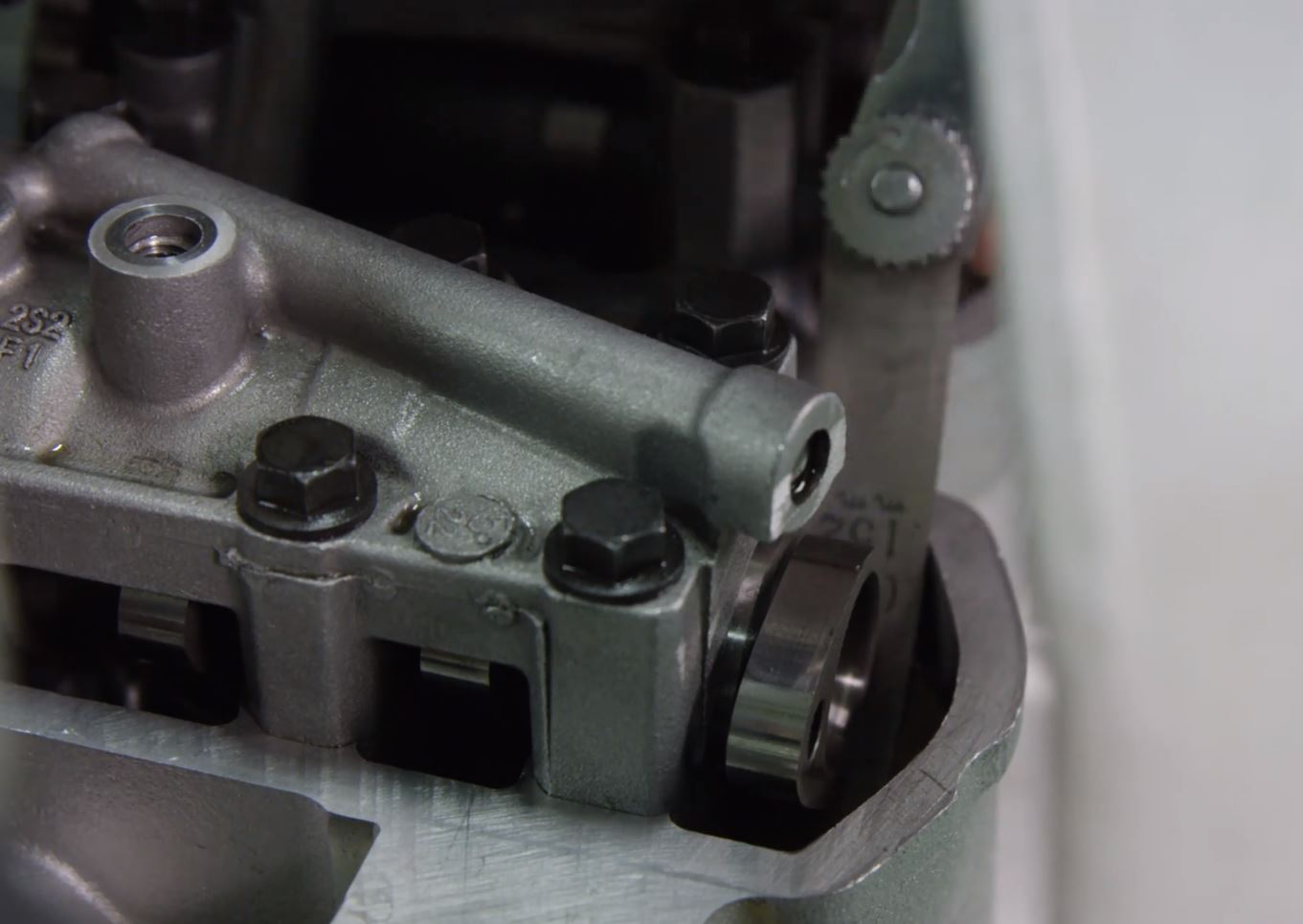 YZ450F Top End Part 2 Rebuilding a FourStroke Head